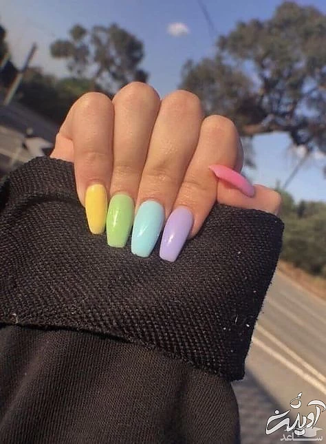  طراحی ناخن رنگی